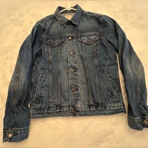 NWOT GAP men’s denim jacket. Size medium